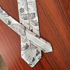Italo Ferretti Silvi Marina Silk Tie Gray Floral Paisley Italy 59.5" x 3.5"